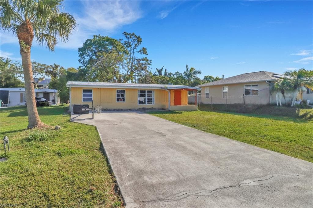 156 4th St, Naples, FL 34113-4