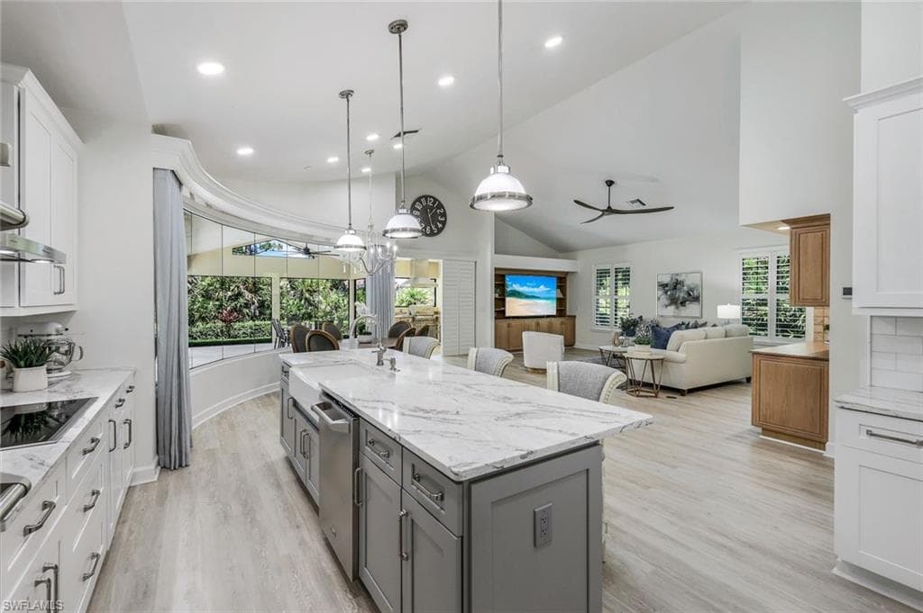 3311 Creekview Dr, Bonita Springs, FL 34134-17