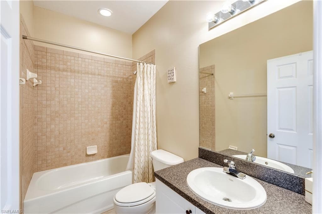 4222 Bellasol Cir 923, Fort Myers, FL 33916-20