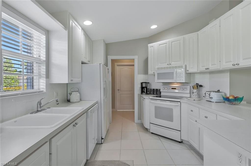 4949 Kingston Way, Naples, FL 34119-12