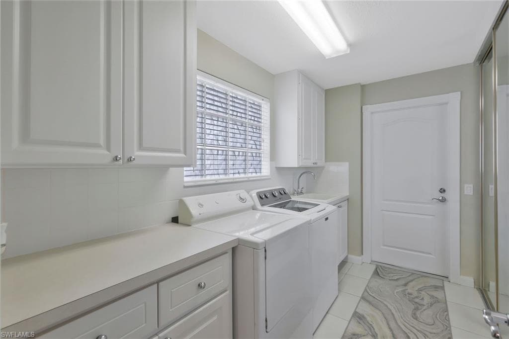 4949 Kingston Way, Naples, FL 34119-18