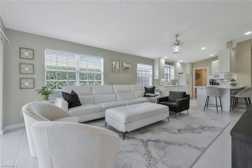 4949 Kingston Way, Naples, FL 34119-1