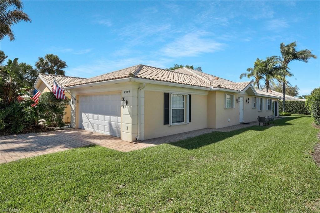 4949 Kingston Way, Naples, FL 34119-21