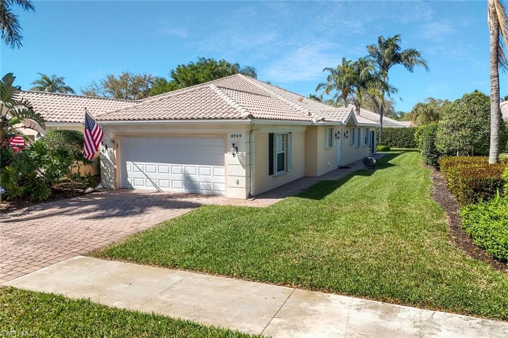 4949 Kingston Way, Naples, FL 34119-22