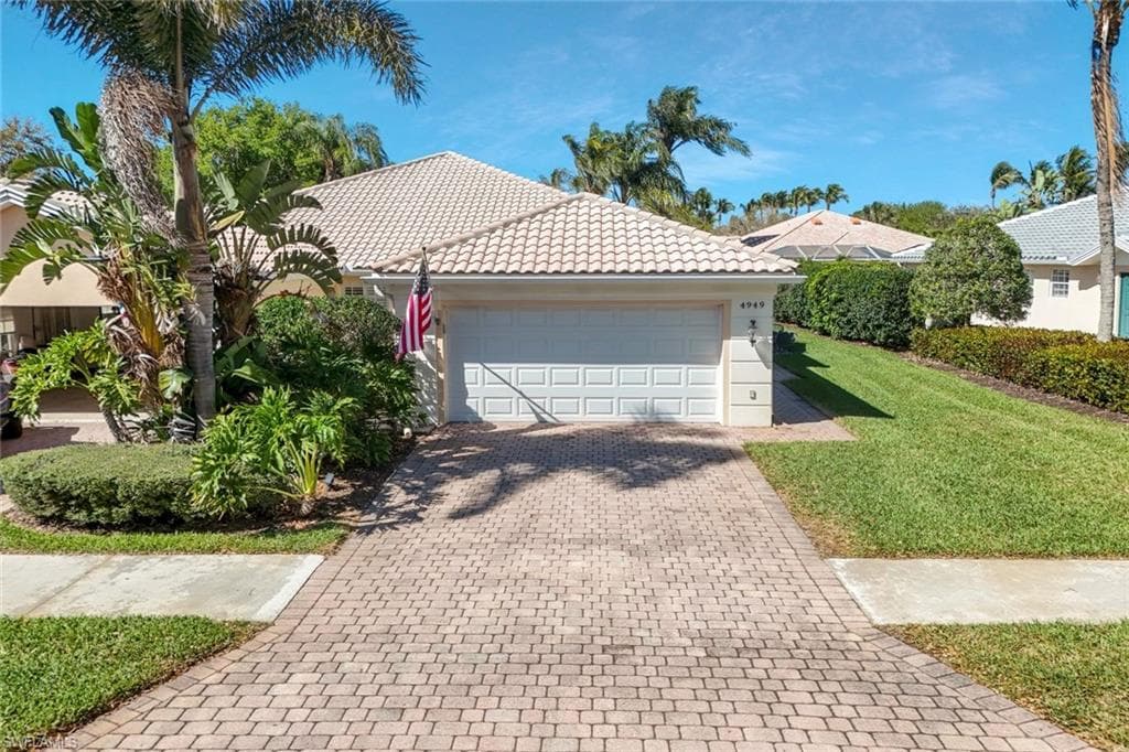 4949 Kingston Way, Naples, FL 34119-24