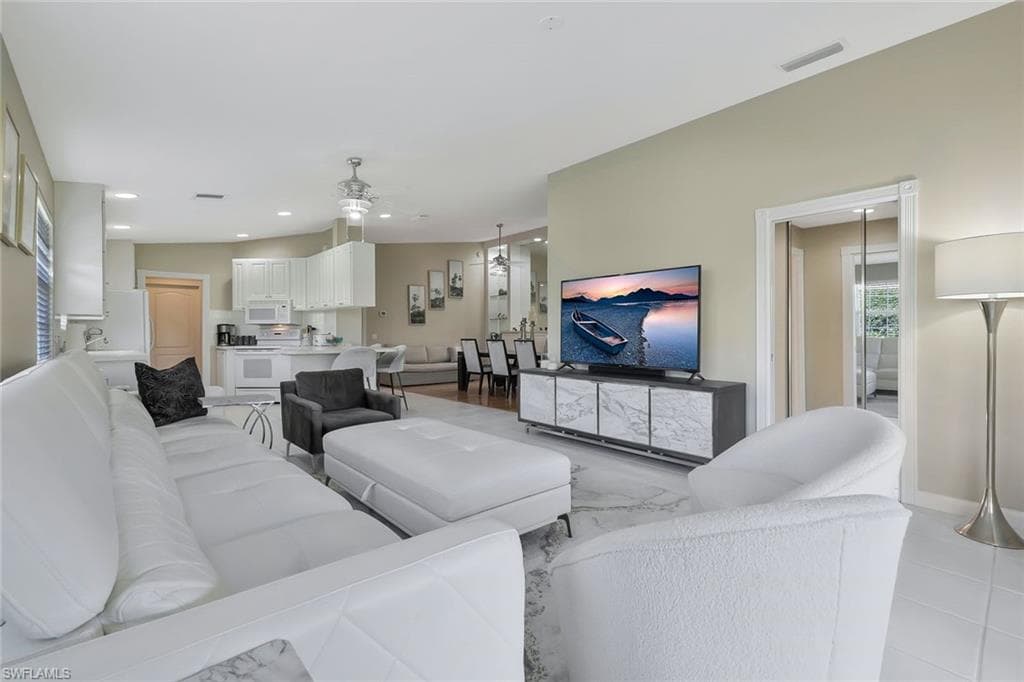 4949 Kingston Way, Naples, FL 34119-7