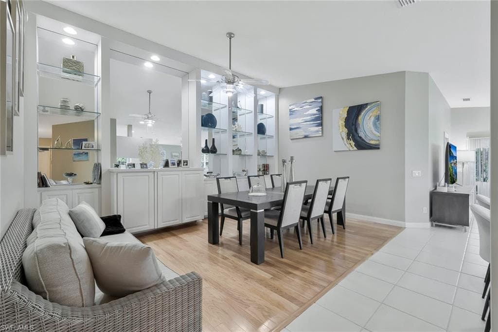 4949 Kingston Way, Naples, FL 34119-8