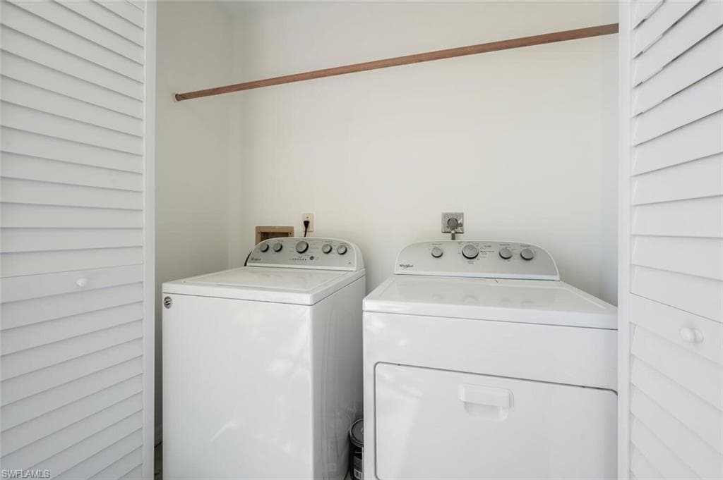 7320 Glenmoor Ln 2106, Naples, FL 34104-21