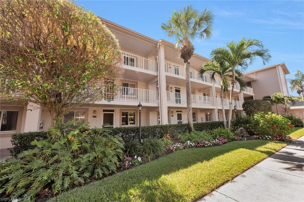 7320 Glenmoor Ln 2106, Naples, FL 34104-2