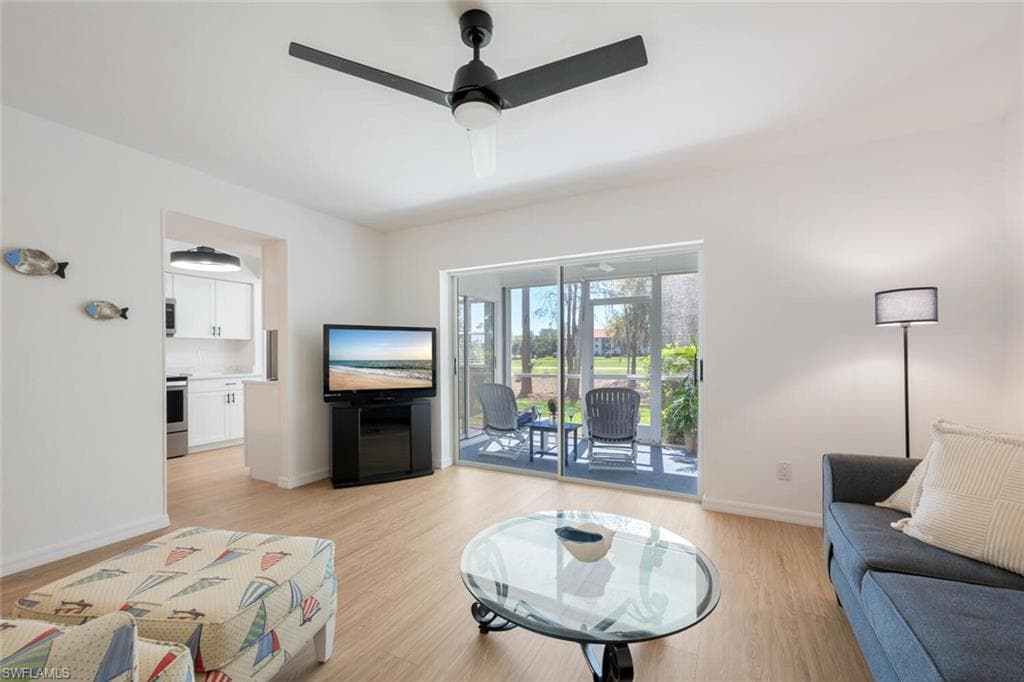 7320 Glenmoor Ln 2106, Naples, FL 34104-5