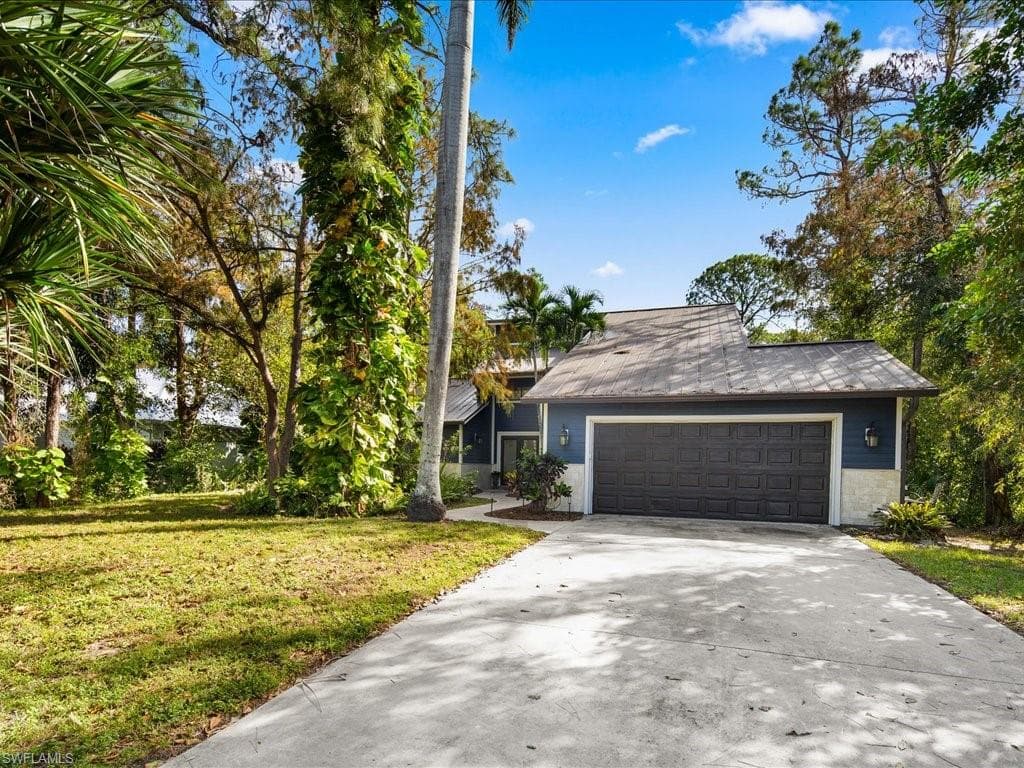 5900 Cypress Hollow Way, Naples, FL 34109-3