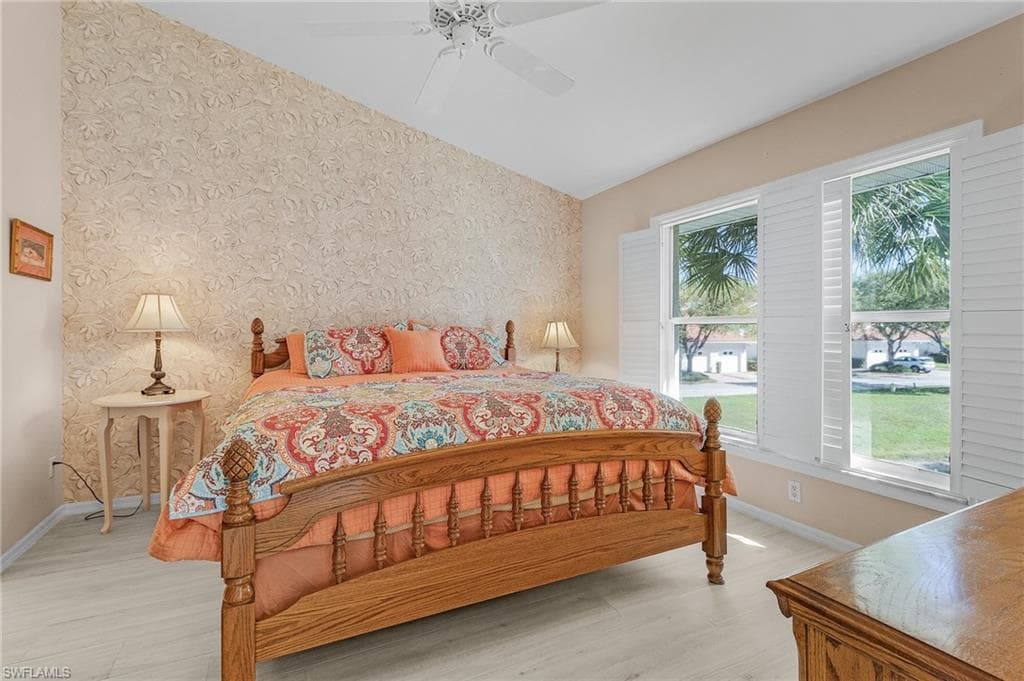 5010 Cedar Springs Dr 202, Naples, FL 34110-15
