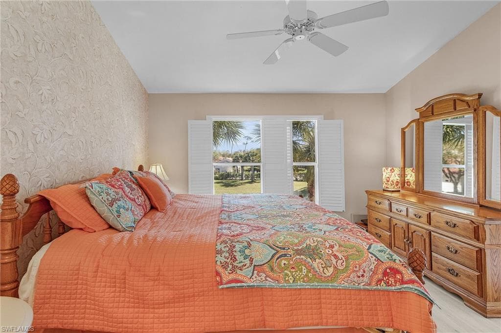 5010 Cedar Springs Dr 202, Naples, FL 34110-16