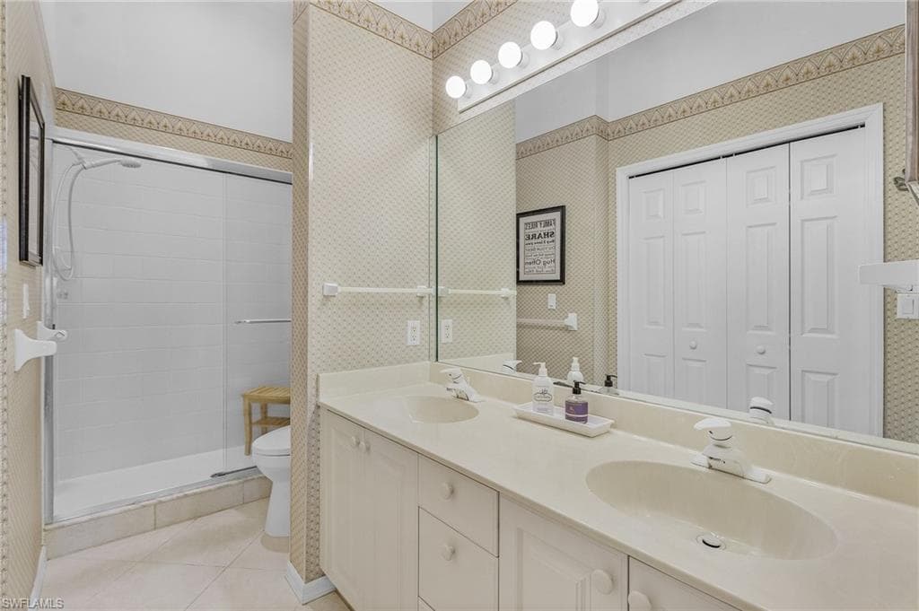 5010 Cedar Springs Dr 202, Naples, FL 34110-17