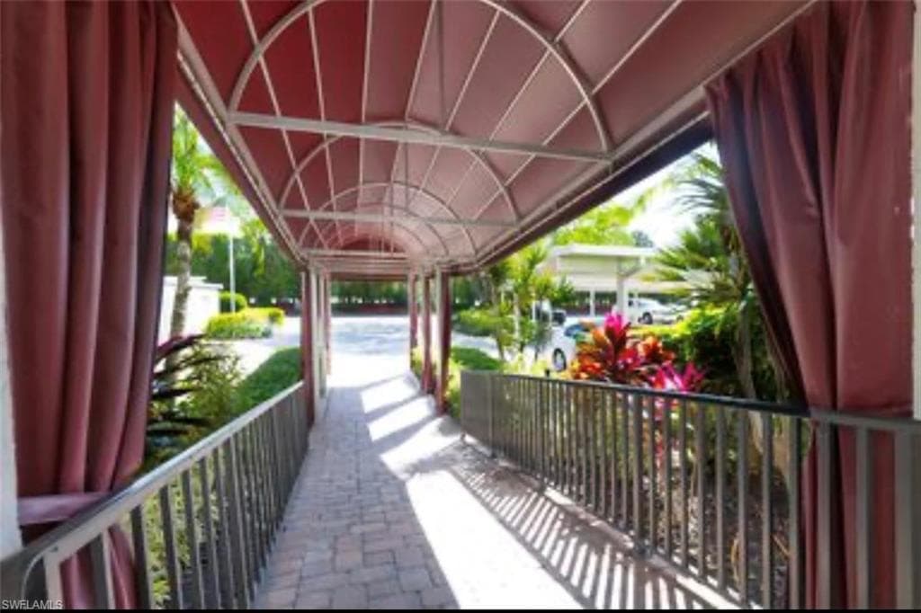29 High Point Cir E 206, Naples, FL 34103-12