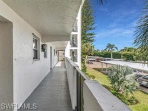 29 High Point Cir E 206, Naples, FL 34103-15