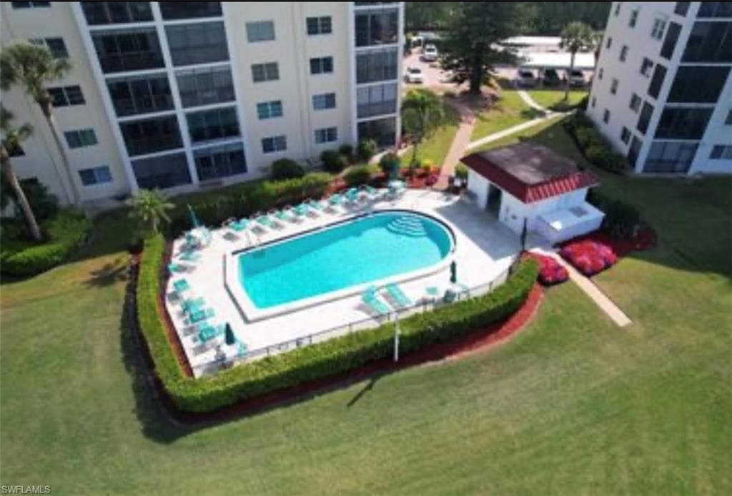 29 High Point Cir E 206, Naples, FL 34103-20