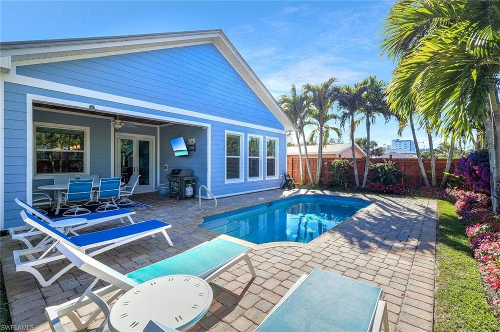 583 91st Ave N, Naples, FL 34108-10