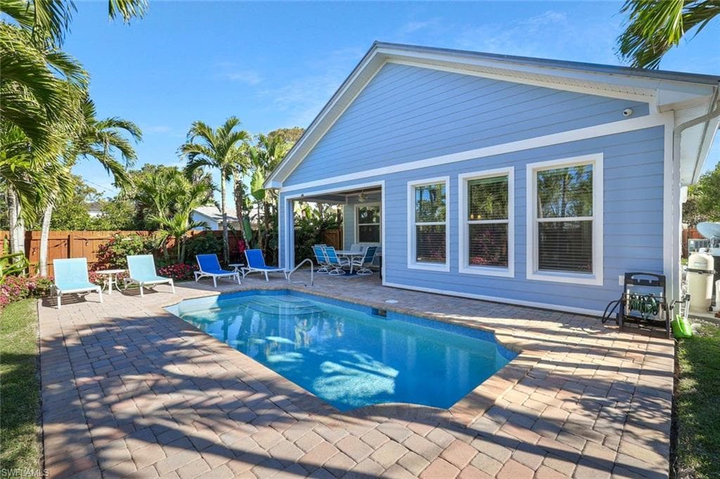 583 91st Ave N, Naples, FL 34108-11