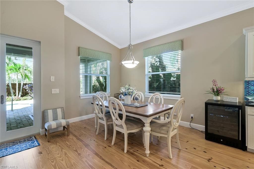 583 91st Ave N, Naples, FL 34108-26
