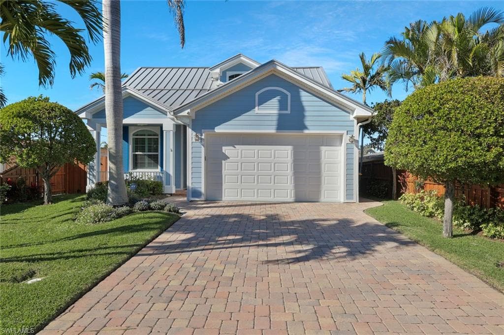 583 91st Ave N, Naples, FL 34108-2