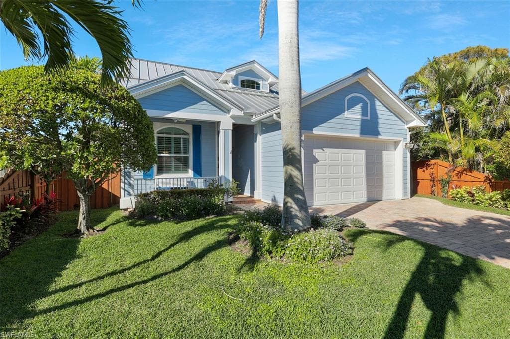 583 91st Ave N, Naples, FL 34108-3