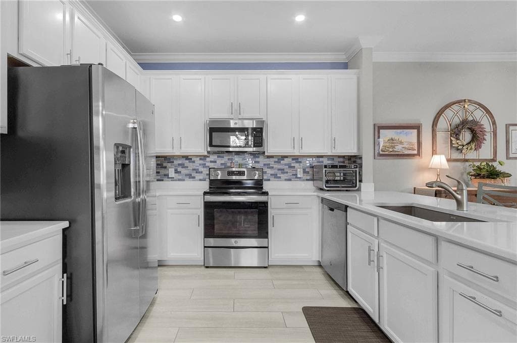 2701 Citrus St, Naples, FL 34120-9