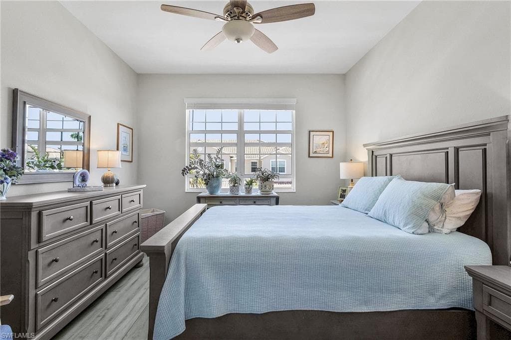 2701 Citrus St, Naples, FL 34120-17