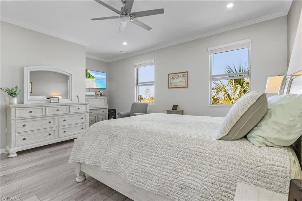 2701 Citrus St, Naples, FL 34120-24