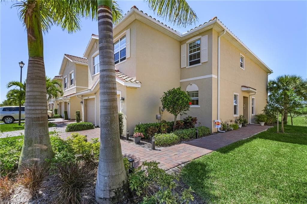 2701 Citrus St, Naples, FL 34120-4