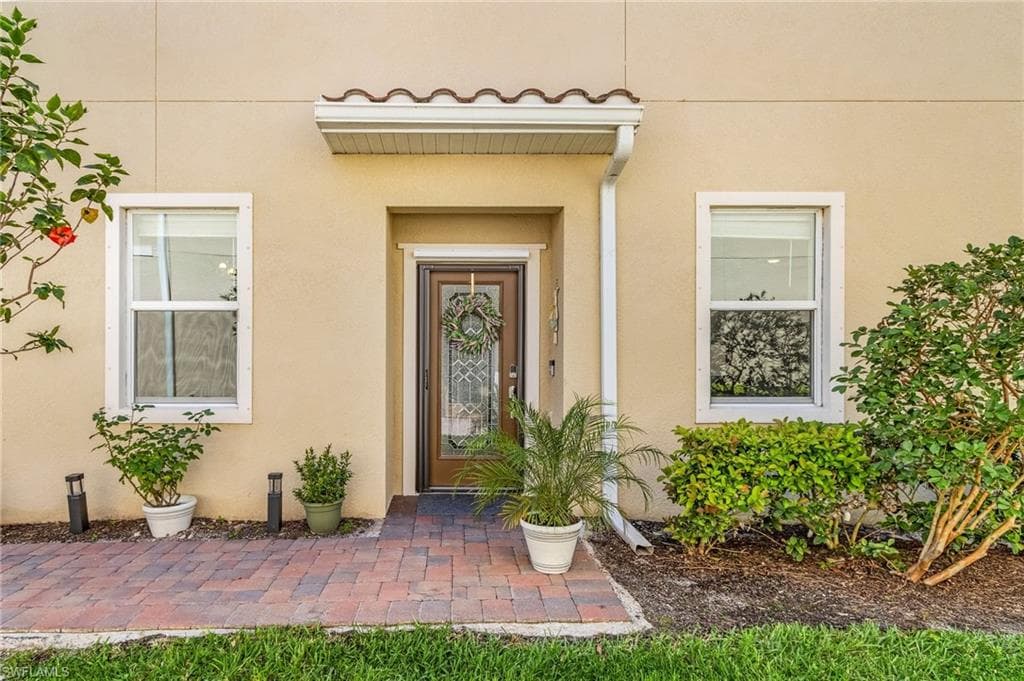 2701 Citrus St, Naples, FL 34120-5