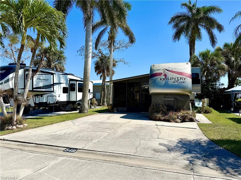 548 Cheetah Dr, Naples, FL 34114-3
