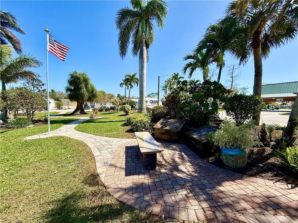 548 Cheetah Dr, Naples, FL 34114-49