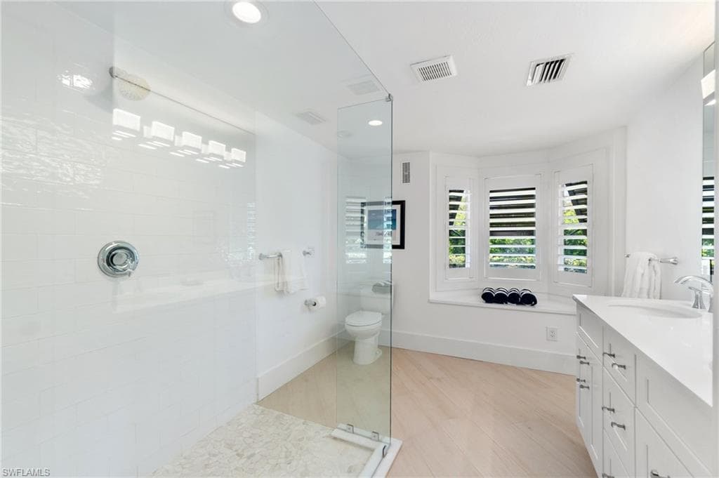 2180 Harbor Ln, Naples, FL 34104-15