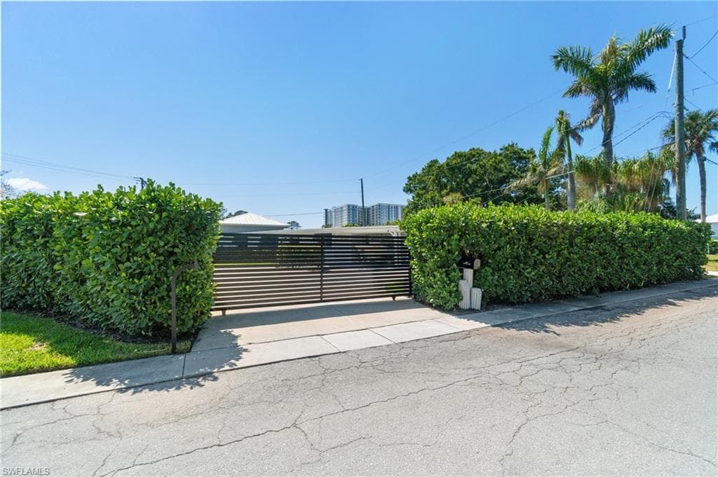 2180 Harbor Ln, Naples, FL 34104-21