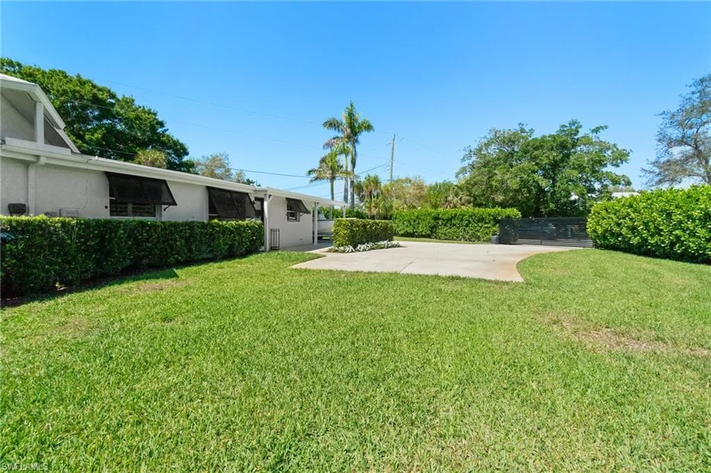 2180 Harbor Ln, Naples, FL 34104-26