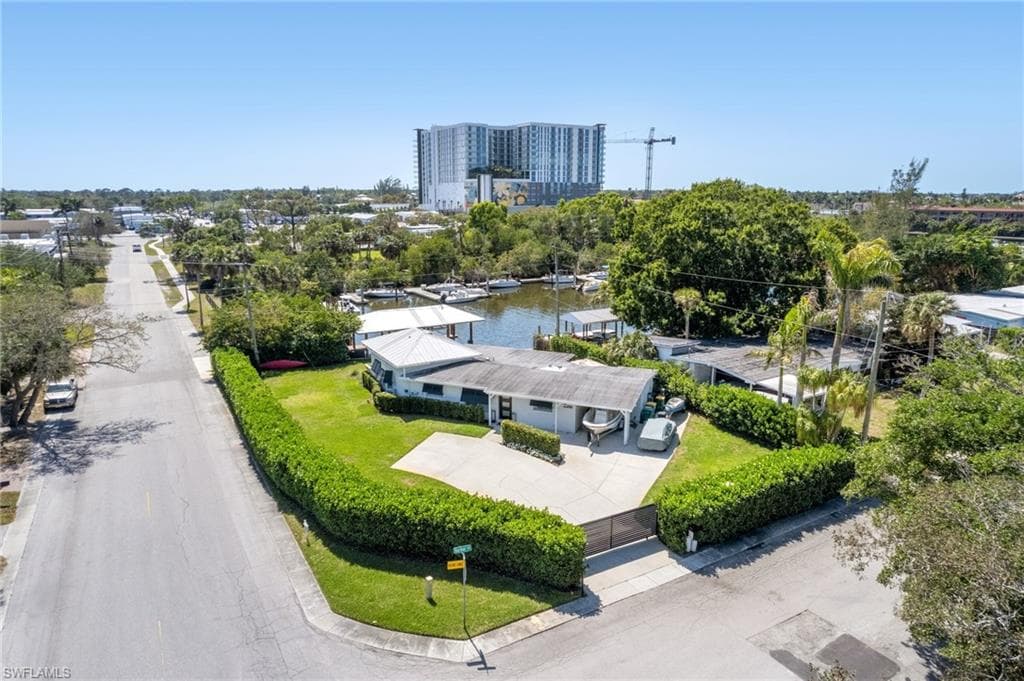 2180 Harbor Ln, Naples, FL 34104-32