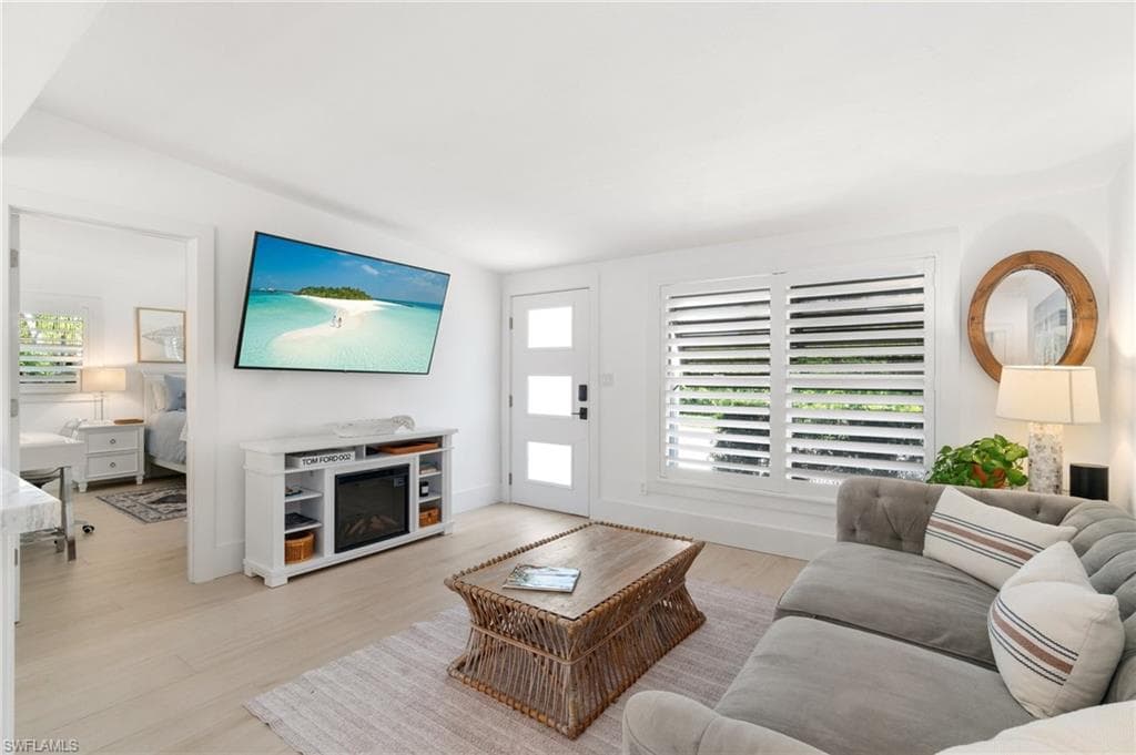 2180 Harbor Ln, Naples, FL 34104-4