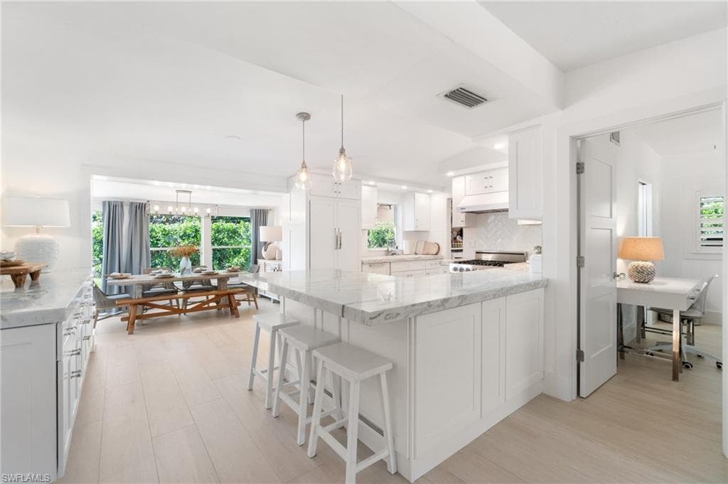2180 Harbor Ln, Naples, FL 34104-6