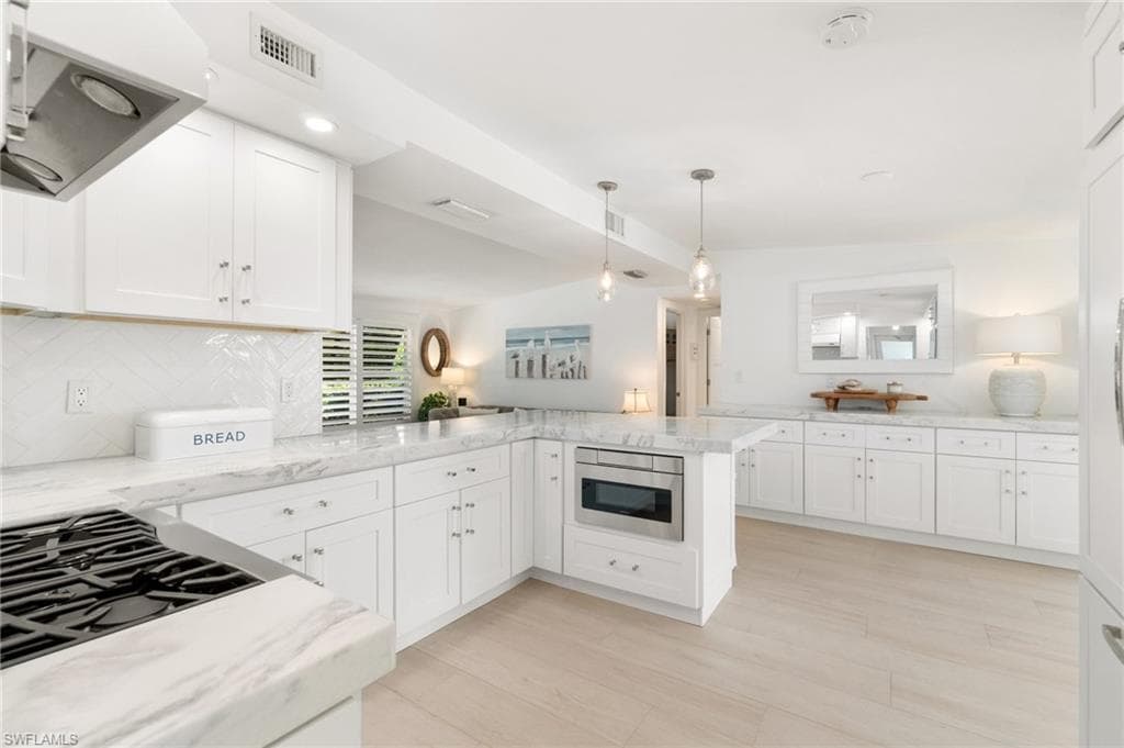 2180 Harbor Ln, Naples, FL 34104-7