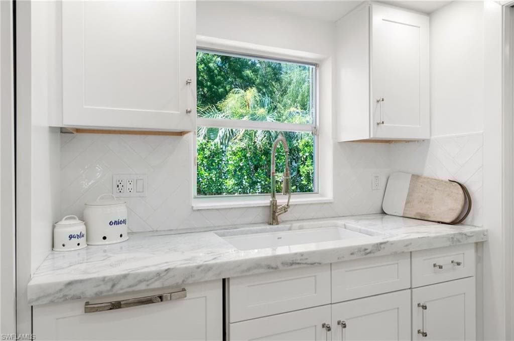 2180 Harbor Ln, Naples, FL 34104-8