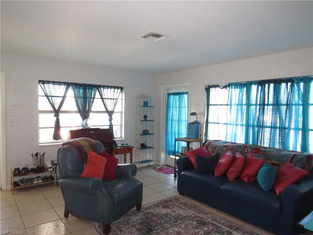 18566 Dogwood Rd, Fort Myers, FL 33967-10