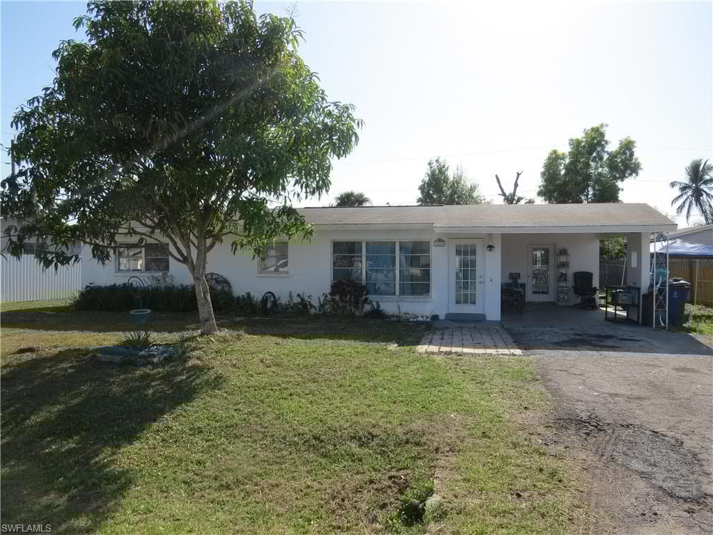 18566 Dogwood Rd, Fort Myers, FL 33967-1