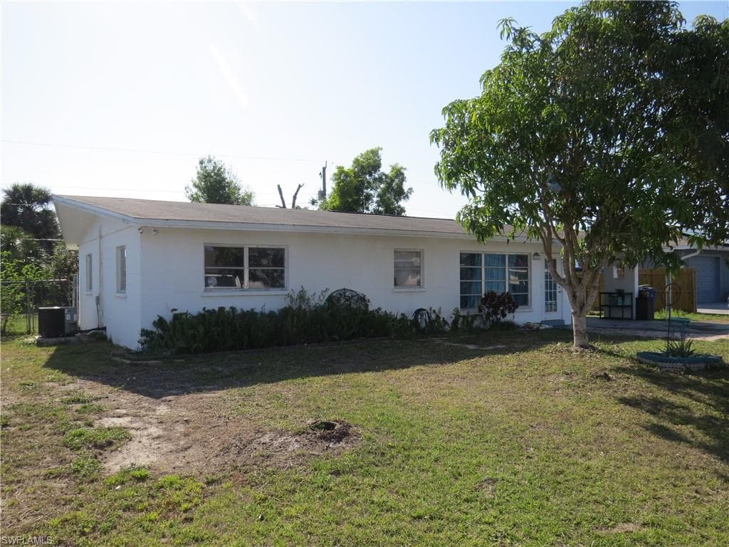 18566 Dogwood Rd, Fort Myers, FL 33967-23