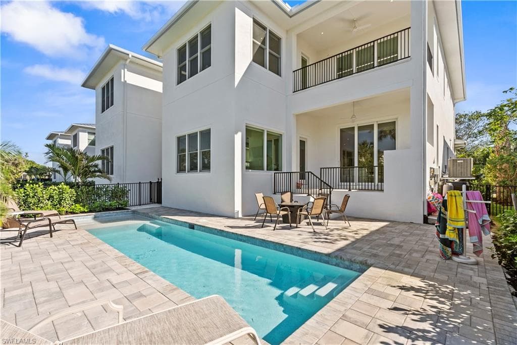 515 91st Ave N, Naples, FL 34108-4