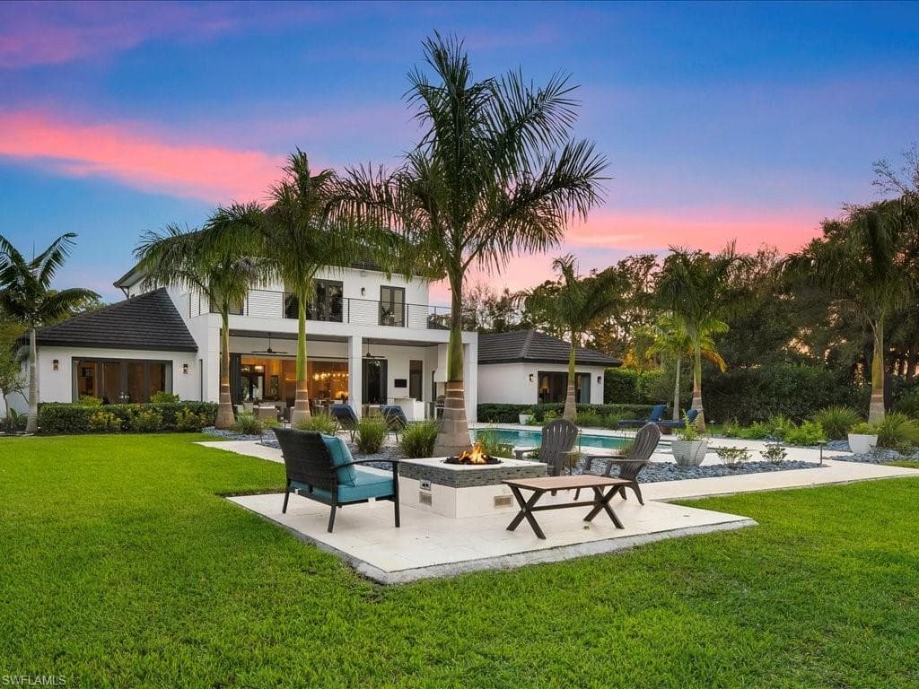 101 Carica Rd, Naples, FL 34108-9
