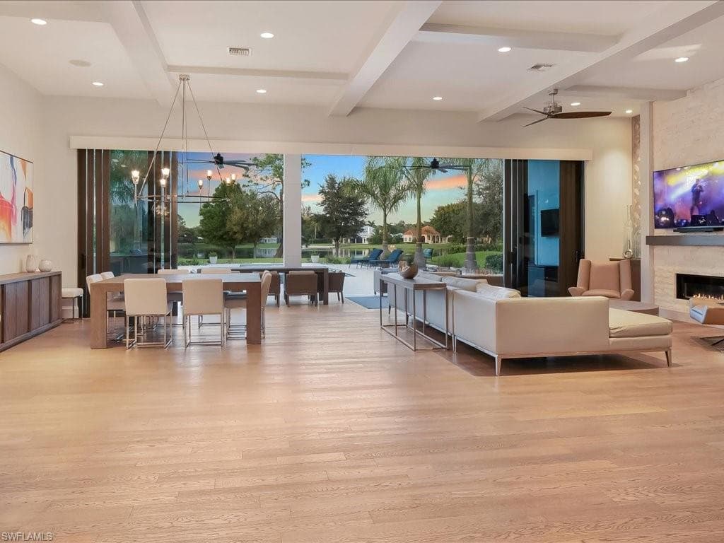 101 Carica Rd, Naples, FL 34108-10