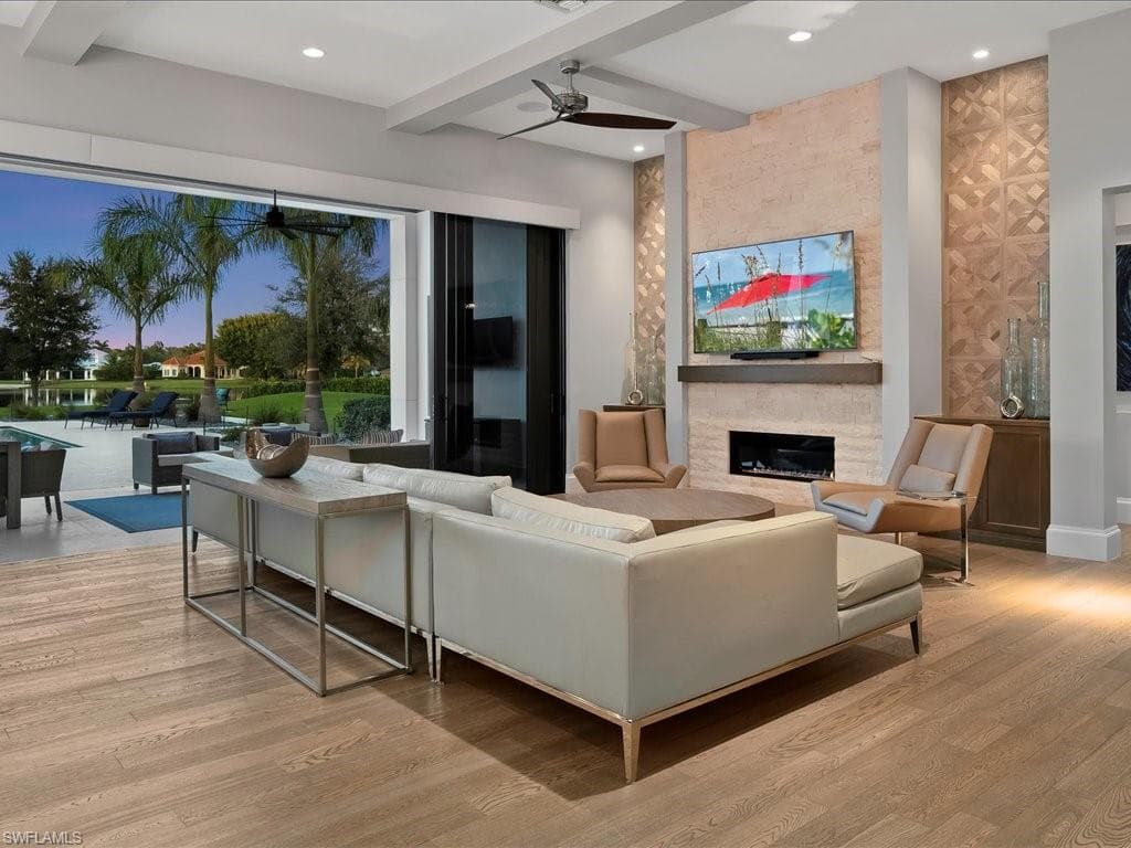 101 Carica Rd, Naples, FL 34108-11