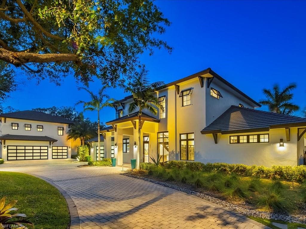 101 Carica Rd, Naples, FL 34108-1