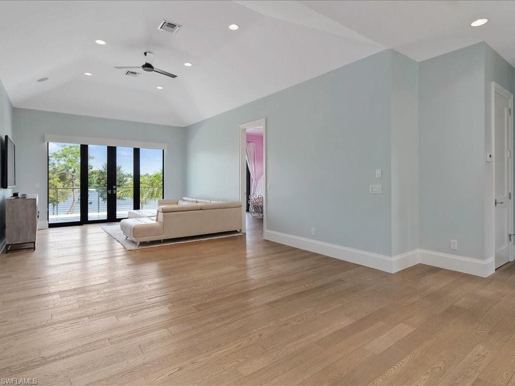 101 Carica Rd, Naples, FL 34108-25